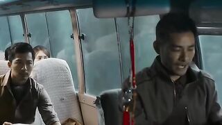 Le bus a rencontré un mur fantôme et n'a pas pu sortir du tunnel.