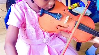 Little angel playing violin ????