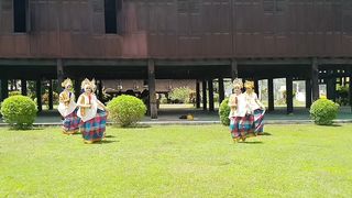 Tari Mappadendang