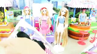 Barbie doll - Cupcake food truck