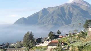Selamat pagi dari gunung Merapi