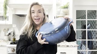 Amazon Basics Enameled Cast Iron Covered Round Dutch Oven, 6-Quart, Red