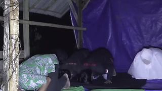 Inilah sosok jin yg mengikuti yg sedang melaksanakan shalat