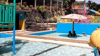 Kolam renang air panas