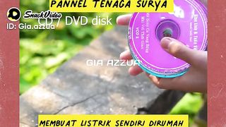 Panel tenaga surya dari CD