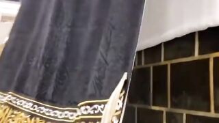 Subhanallah proses pergantian kiswah yaitu penutup ka'bah