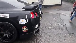 R35 GTR SHOOTING FLAMES (NI)