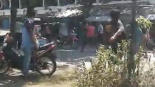 Perkelahian antar supir truk dan bis di terminal