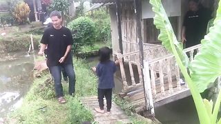 Lagi mancing jogetin dulu lah...