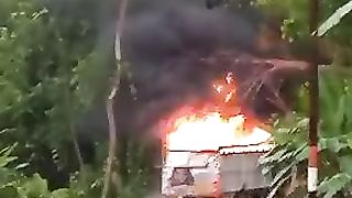 truk tersambar petir