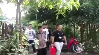 Nemu video di negeri sebrang, ngeri nih boss mereka membuat makar tapi inget karena allah sebaik2nya pembuat makar.