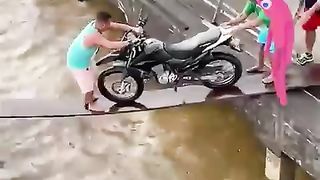 Mau Ngakak Takut Dosa