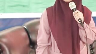 Reciting the Koran with ustadzah neng umi Laila