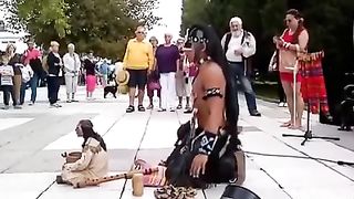 Merdunya suara seruling suku apache