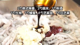 一口大满足！这不就是夜宵的灵魂搭配吗？#冬天拿捏懒人的灵魂鸡汤面 - 抖音