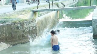 pushing people prank in water
