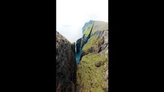 Amazing video on the cliff.