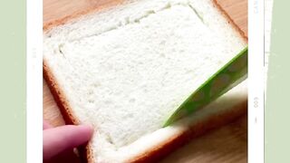 Although I am single, breakfast is always in pairs. Life needs a sense of ceremony