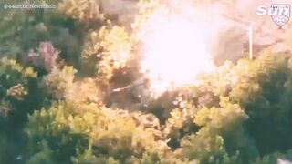 Ukrainian artillery DESTROYS a Russian tank hiding in a tree line