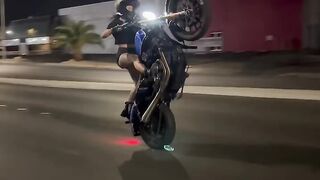 Tiktok biker girl stunt the bike