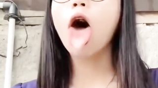 viral video cewe main air liur