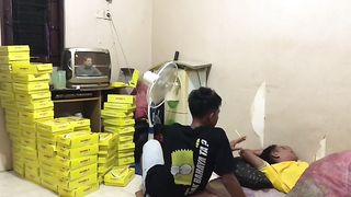 Lagi asik tidur malah di bangunin