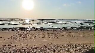 Pantai itu indah?