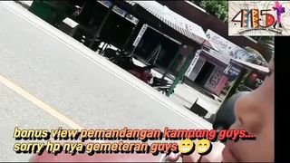 Antar paket pesanan online ke jasa pengiriman