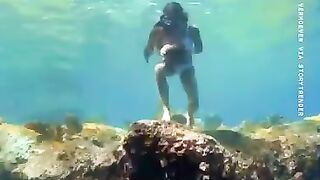 It's a race against time to make it back to the surface sea with all whilst holding her breath