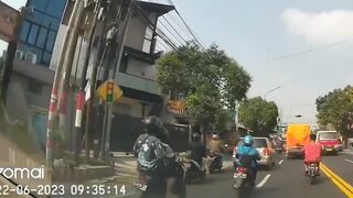 Selalu hati hati dan tetap fokus.
