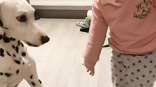 Les deux sœurs font joujou ???????? #drole #famille #rire #humour