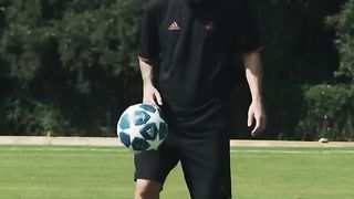 Just Messi jugling rondom