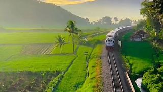 INDAH NYA HUNTING KERETA API DI PAGI HARI