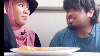 the behavior of two konoha couples who are eating
