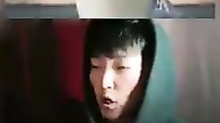 Sound effect of a hungry shark-beatbox