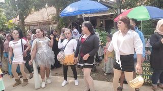 Shemale dancing funny