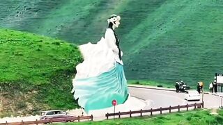 那拉提的养蜂女