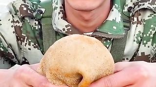 Mukbang seafood