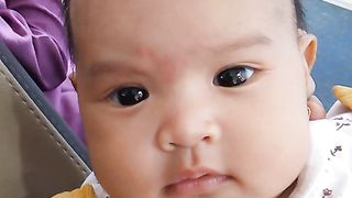 Bayi kecil yang menggemaskan