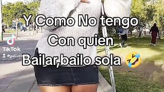 Mulher de muletas
