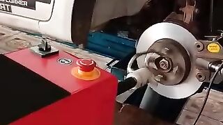 Perataan piringan cakram mobil