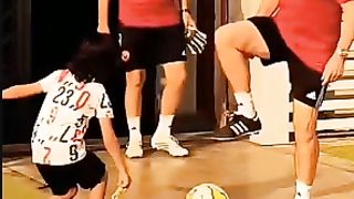 #shorts حصرى  كولر مدرب النادي الاهلي مع طفل يلعب معه كوره