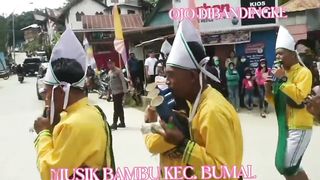 Ojo dibandingke musik bambu