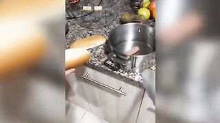 Essaye de ne pas rire à ça