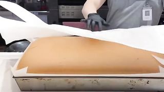 Original jiggly cake cutting