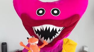 Huggy Wuggy got scared Rainbow Friends #shorts