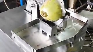 THE BEST WAY TO CUT IT #fruit #coconut #juice #machine #subscribe #follow