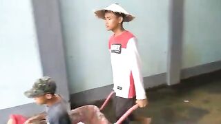 Kelakuan kocak manusia bumi !!!