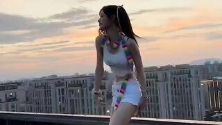 Waƙoƙi da rawa a kan rufin ƙasa