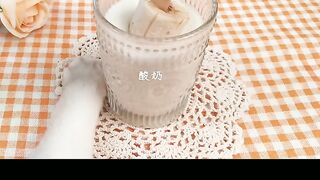 Cat teaches you how to make banana ice cream in 10 seconds
